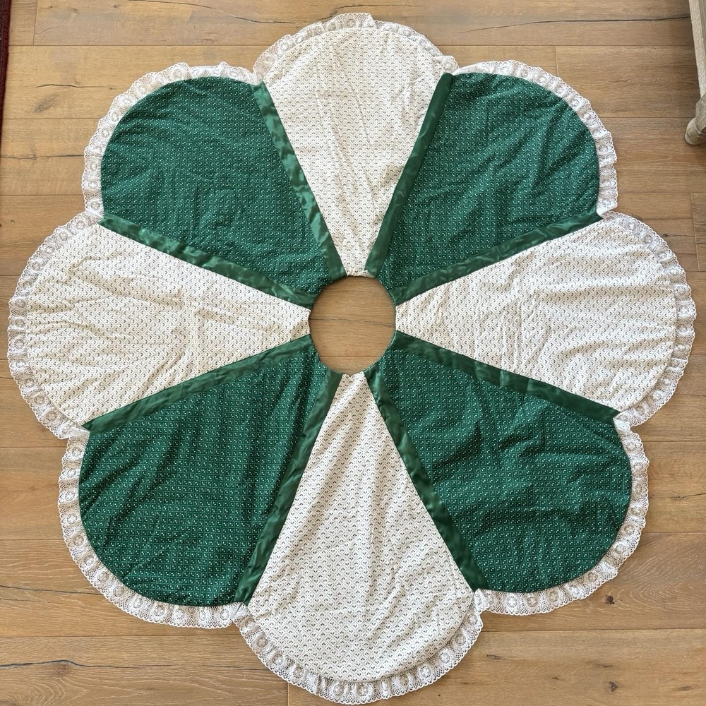 Vintage Patchwork Christmas Tree Skirt Country Cottage Core Lace Red Green Holly